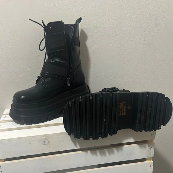 Black Women's Combat Boots - Picture 2 of 2